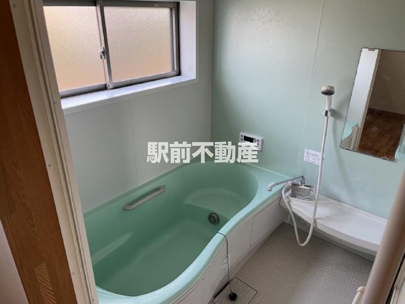 バス・シャワールーム　浴室には窓付き