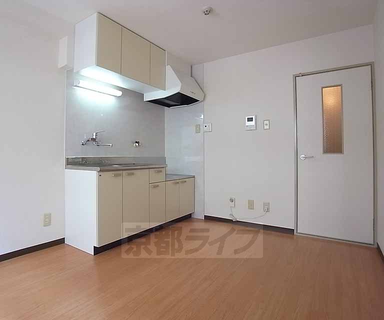 居室・リビング　ゆったりとしたダイニングキッチン。