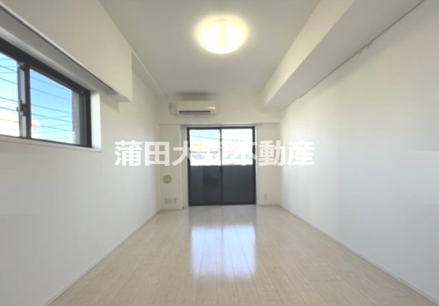 居室・リビング　南向き南東角部屋2面採光の洋室8.8帖