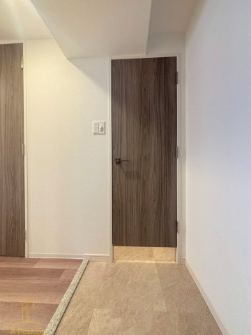 玄関　Metrosa谷町六丁目South