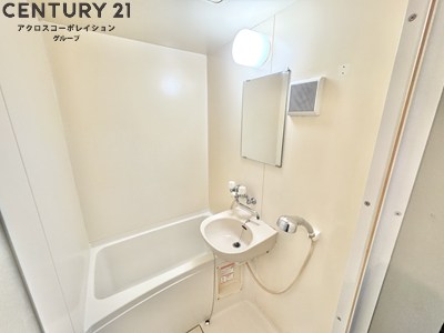 バス・シャワールーム　シンプルなユニットタイプの浴室です