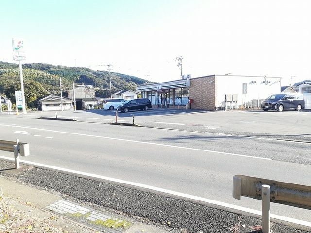 コンビニ　セブンイレブン飯盛開店（コンビニ）まで949m