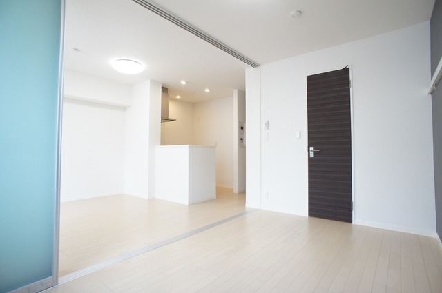 その他部屋・スペース　スライド扉があるので洋室との開閉がいつでも可能です。