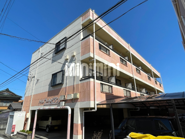 建物外観　全室　屋根付き駐車場