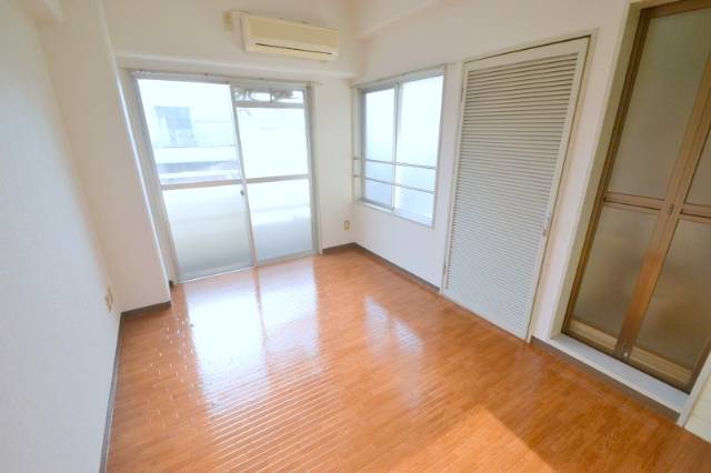 居室・リビング　日当たり良好な洋室☆