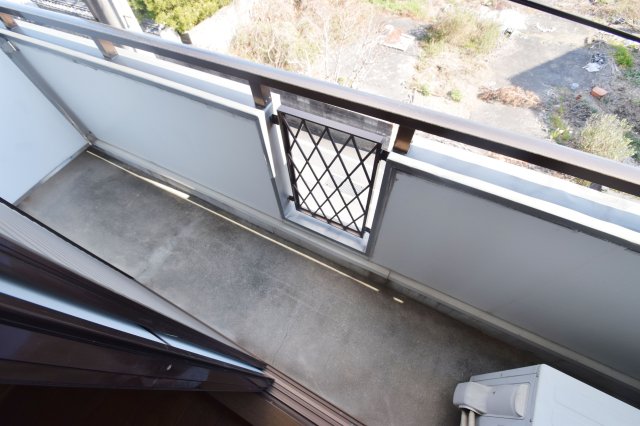 バルコニー　開放的で明るい空間を演出してくれるバルコニーです