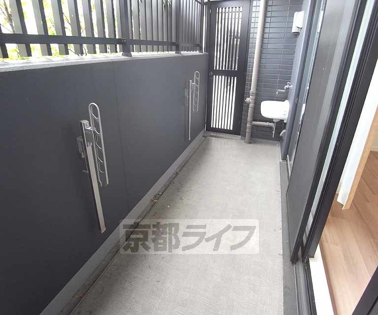 バルコニー　広々としたバルコニーで洗濯物も干しやすいですね。