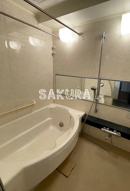 バス・シャワールーム　ご家族や長時間入浴に便利な追い炊き機能付きです♪