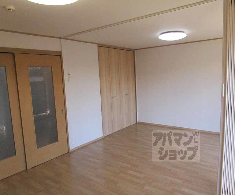 居室・リビング　１０１号室の写真です。