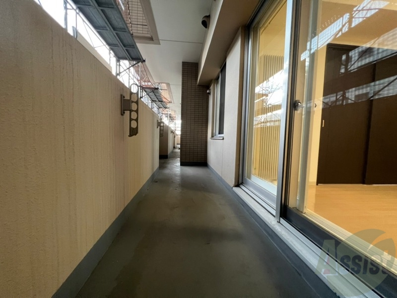 バルコニー　窓を開けると風通しも良く、気分も上がりそう！