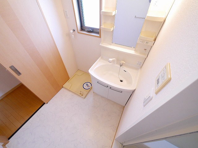 洗面設備　独立洗面台です