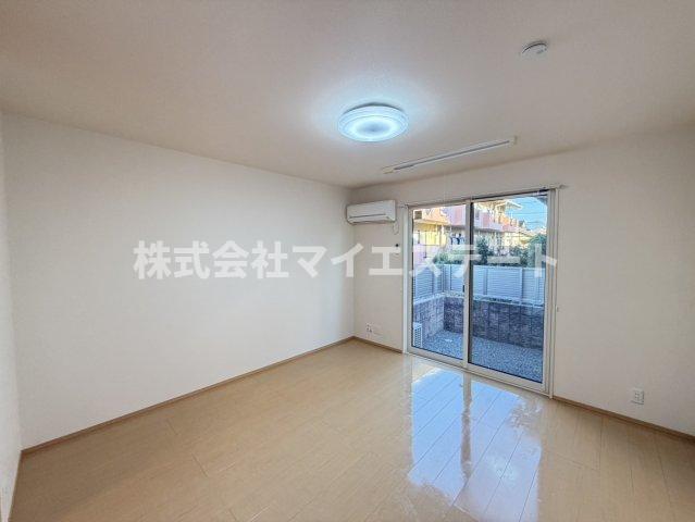 居室・リビング　別部屋写真使用