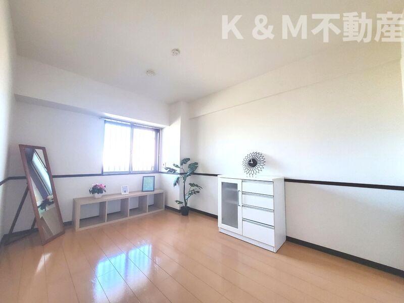 居室・リビング　こちらのリビングで趣味の時間をお楽しみください