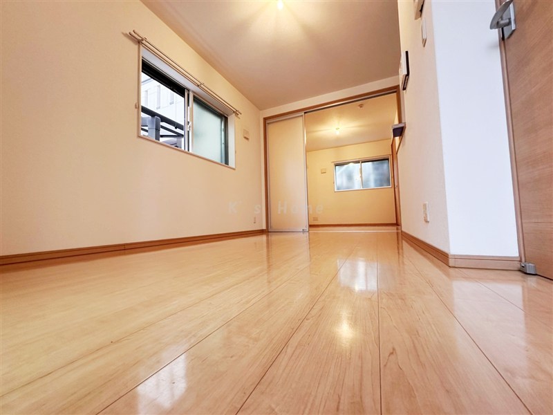 居室・リビング　【スーパー】グルメシティ今津店まで711ｍ