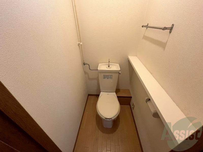 トイレ　こちらはトイレです。清潔感があり、安心して使用できます。