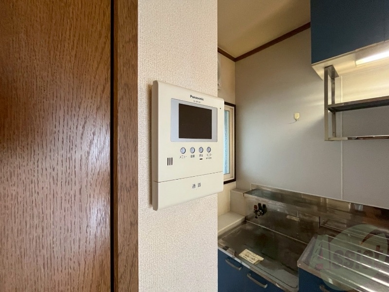 セキュリティ　モニター付きインターホンです。来客時も安心ですね。