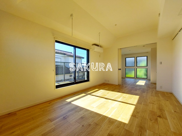 居室・リビング　使いやすい形の為、レイアウトを楽しめます♪