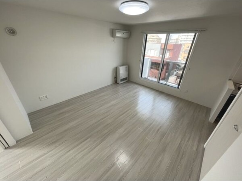 居室・リビング　退去予定につき同タイプ別号室の画像です。