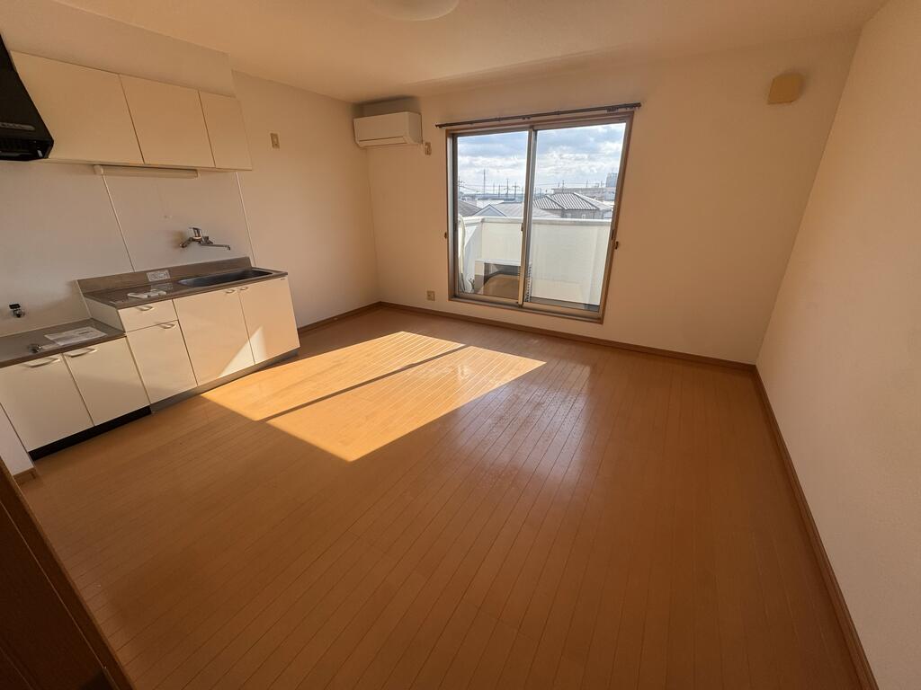 居室・リビング　現在は床交換貼り替え済