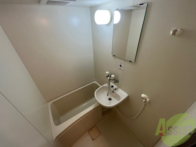 バス・シャワールーム　お風呂になります。一日の疲れを癒してくださいね。