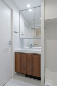 洗面設備　コンパクトで使いやすい洗面所