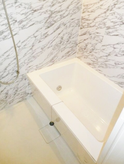 バス・シャワールーム　落ち着いた空間のお風呂です