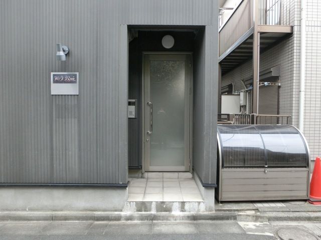 エントランス　弊社は都内全域の物件をご紹介可能です！
