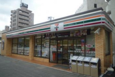 コンビニ　セブンイレブン荒川町屋店（コンビニ）まで469m