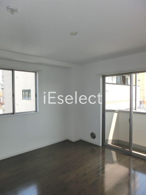 居室・リビング　2面採光のお部屋です