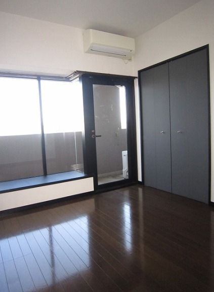 居室・リビング　エントランス