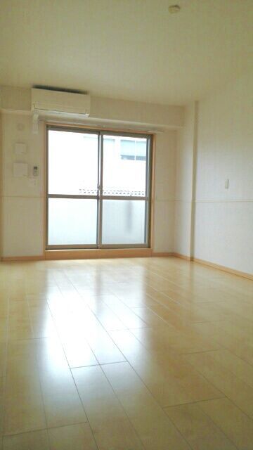 居室・リビング　こちらのリビングで趣味の時間をお楽しみください