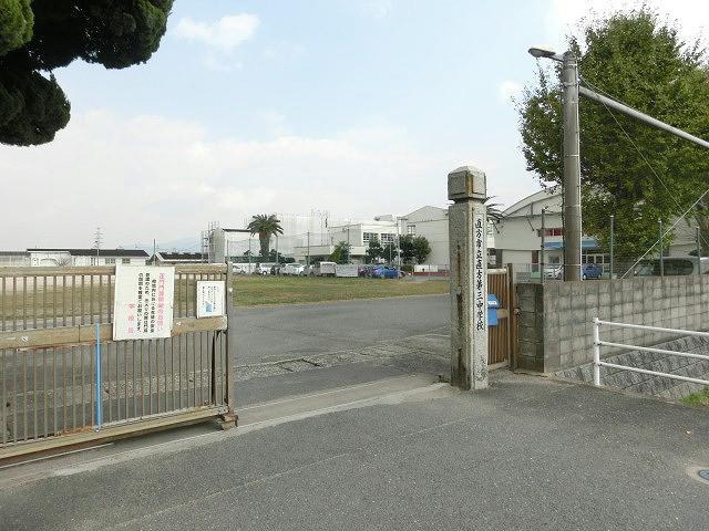 中学校　直方市立直方第三中学校（中学校）まで2620m