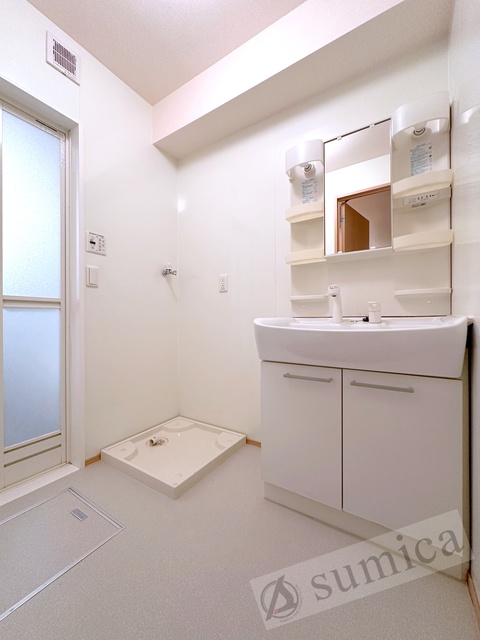 洗面設備　洗面脱衣所付き！独立洗面台が便利です♪♪