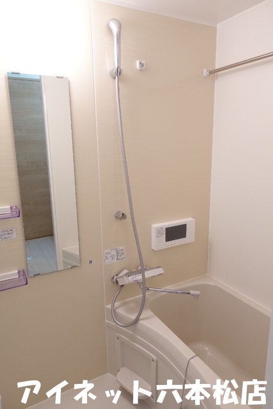 バス・シャワールーム　1日の疲れを流しましょう。