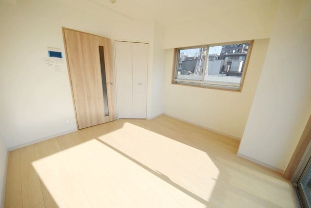 居室・リビング　★２面採光でとっても明るいですよ★