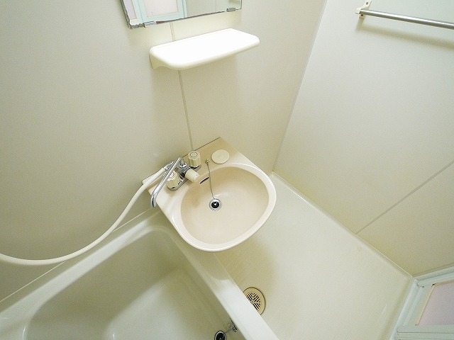その他設備　お風呂には洗面台もついてます。