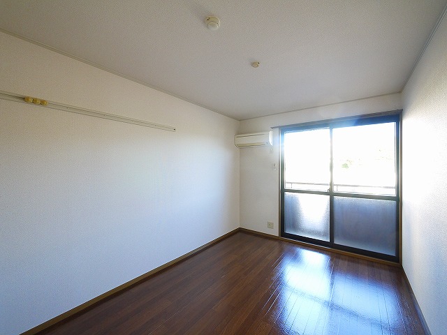 居室・リビング　明るい洋室です。