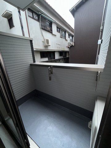 バルコニー　暖かな日差しのふりそそぐバルコニー