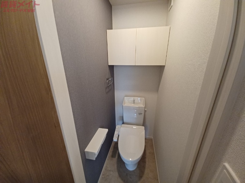 トイレ　同物件別室反転写真