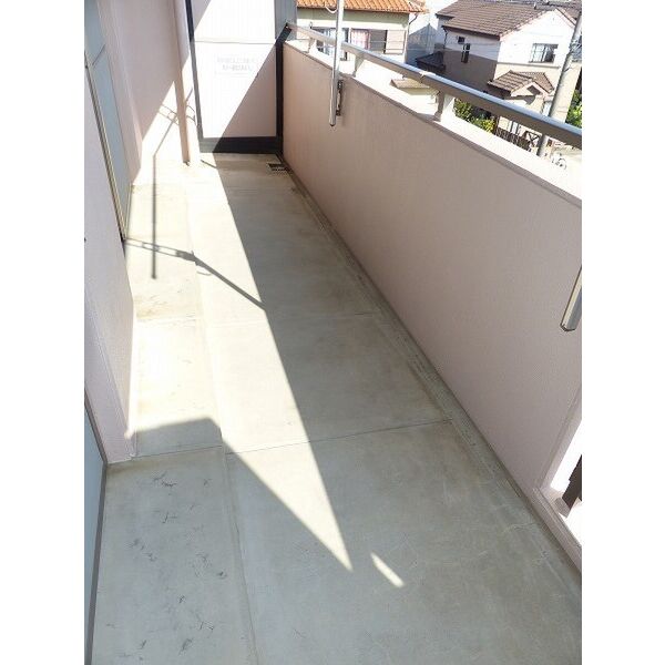 バルコニー　室内写真は別部屋の写真です。