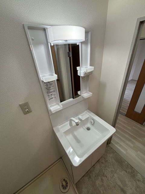 洗面設備　別部屋参考写真です