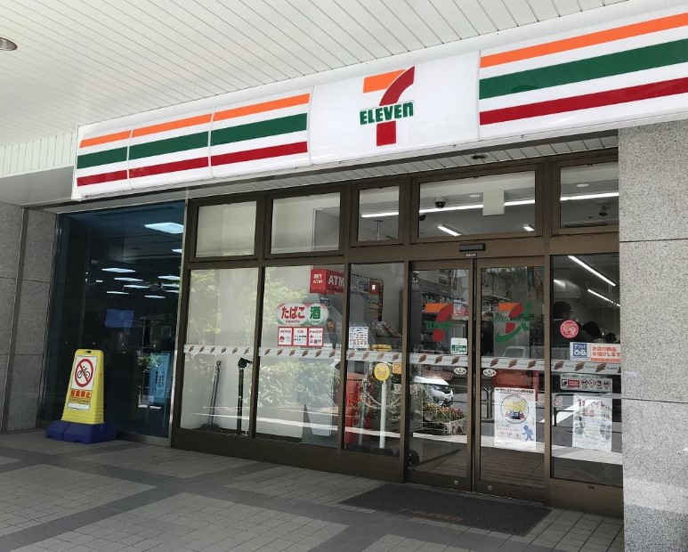 コンビニ　セブンイレブン 千代田一ツ橋2丁目店（コンビニ）まで132m