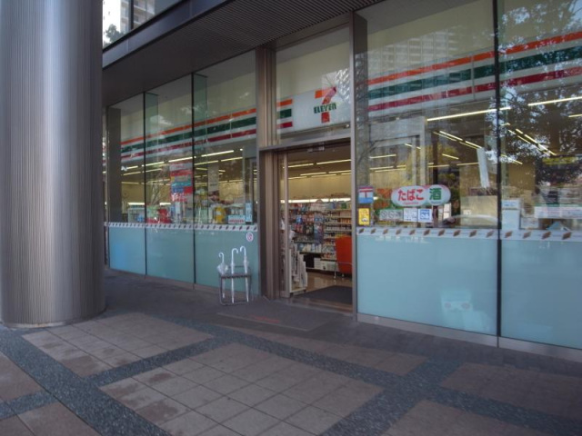 コンビニ　セブンイレブン豊洲3丁目店（コンビニ）まで582m