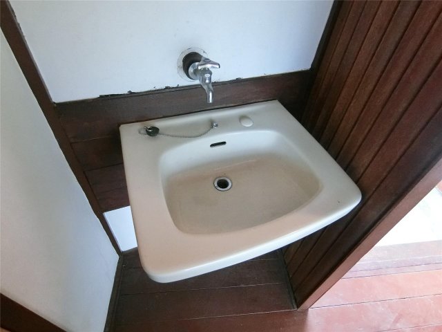 洗面設備　帰宅時の手洗いなどに便利な洗面台付き！