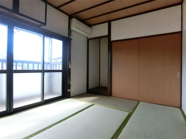 居室・リビング　南西向きで日当たり良好の和室6帖♪エアコン付です！