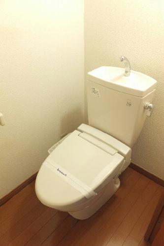 トイレ　温水洗浄便座設置済み