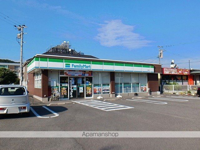 コンビニ　ファミリーマート（コンビニ）まで190m