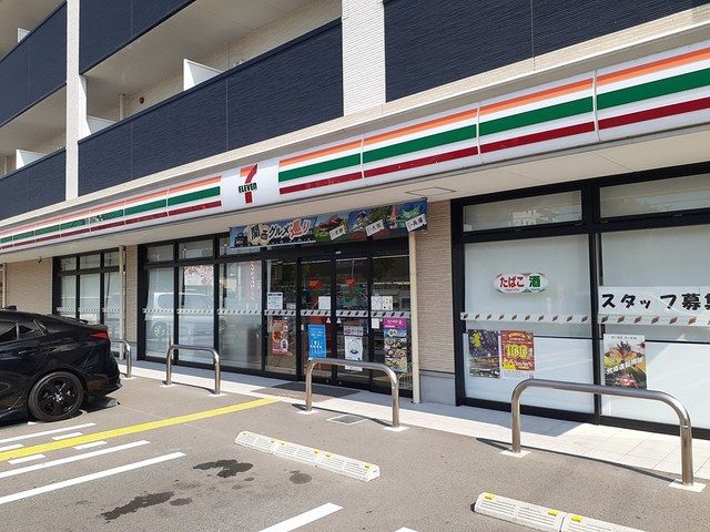 コンビニ　セブンイレブン（コンビニ）まで1014m