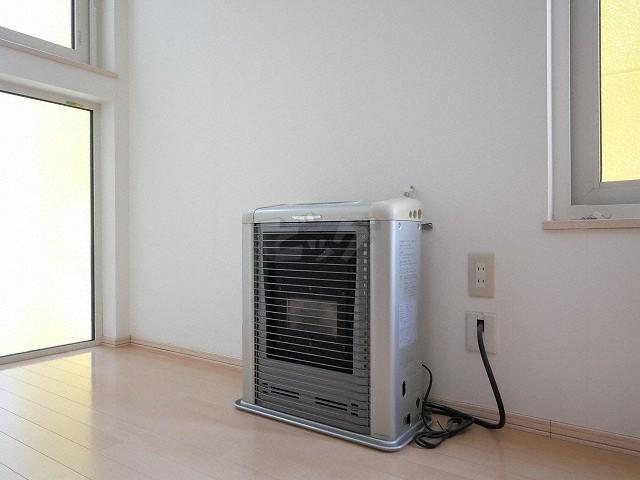 その他設備　経済的な灯油暖房です！