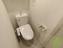 トイレ　トイレは温水洗浄便座付きです。快適に過ごせそうです。